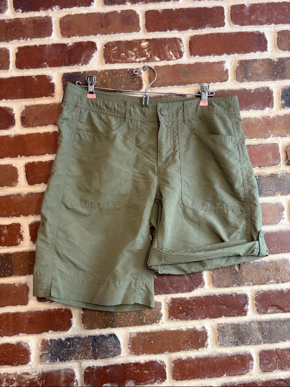 The North Face Women’s Olive Green Casual Roll-Cuff Shorts size 6